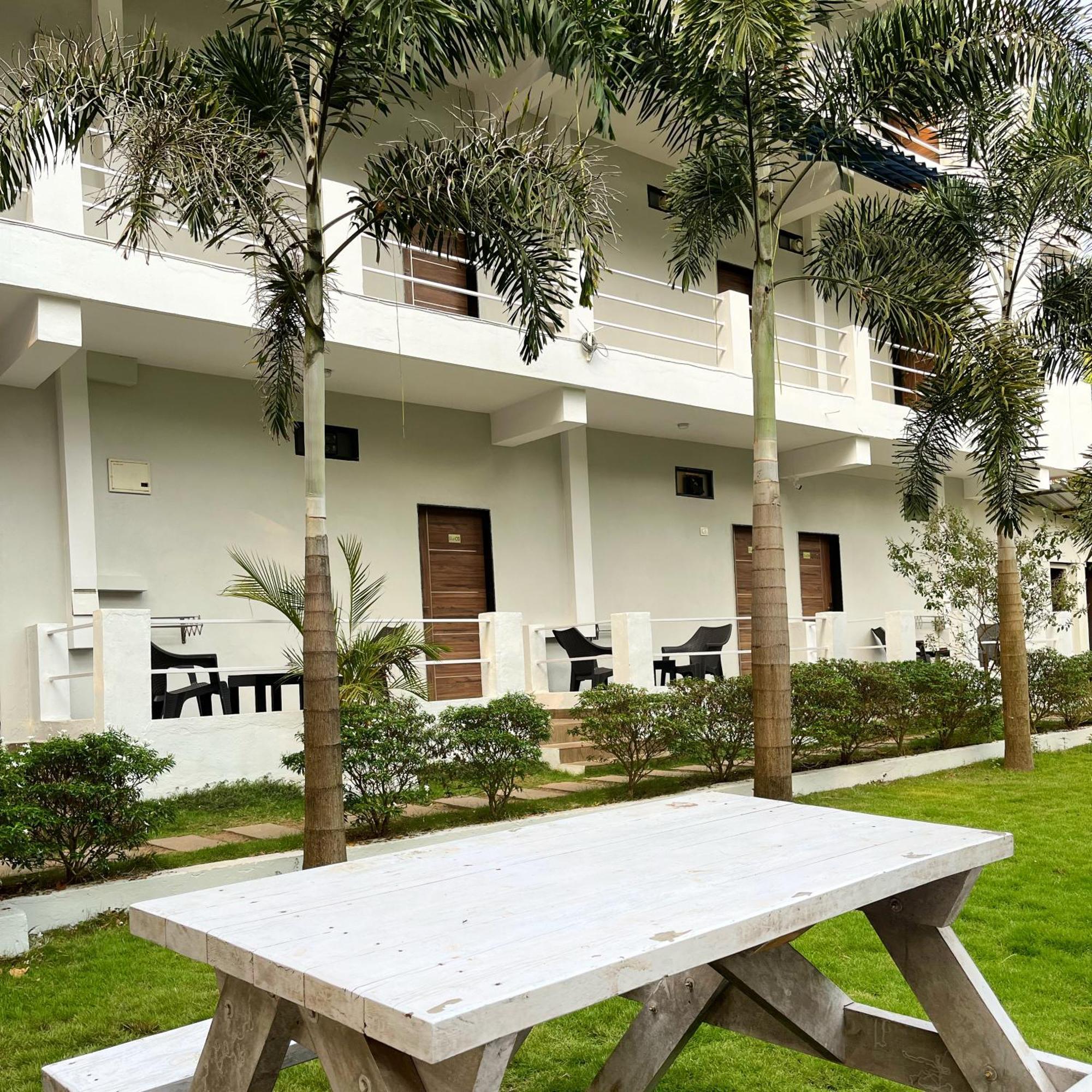 Fourteen Pods By The Sea Otel Morjim Dış mekan fotoğraf